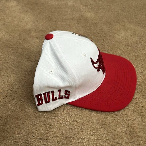 Chicago Bulls Adjustable Hat - Picture 2 of 4